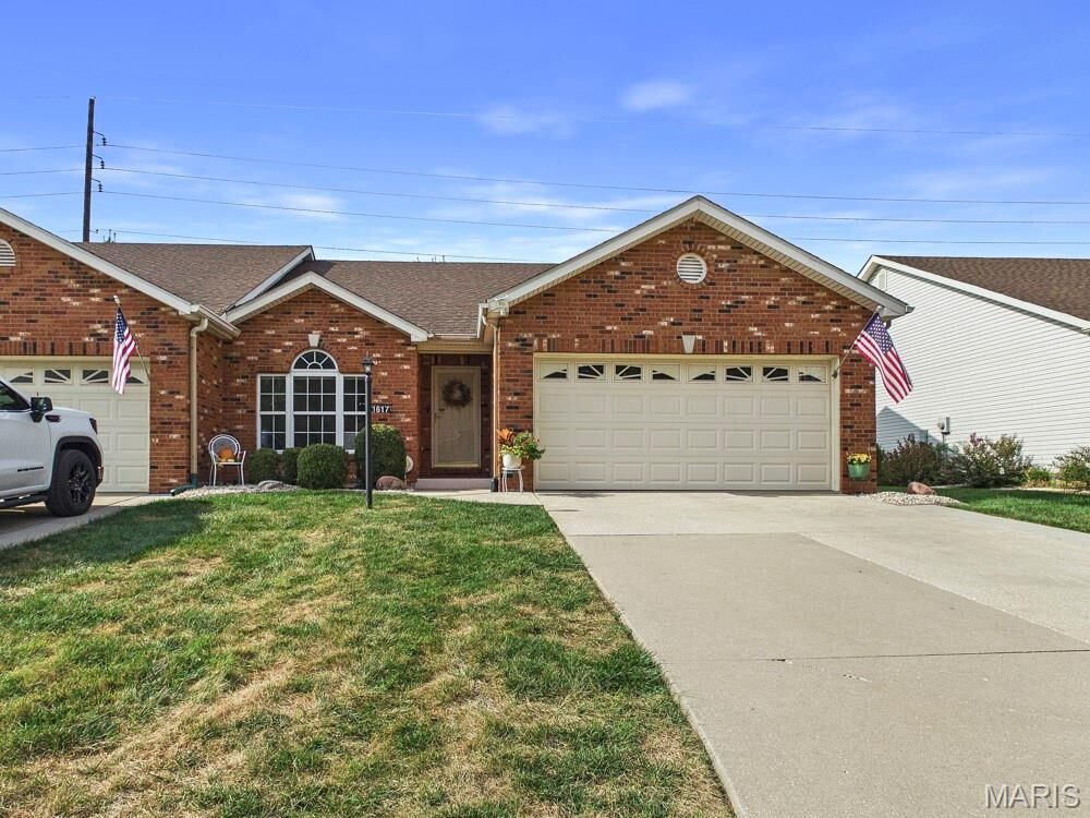 Property Photo:  1617 Mont Vista Avenue  IL 62035 