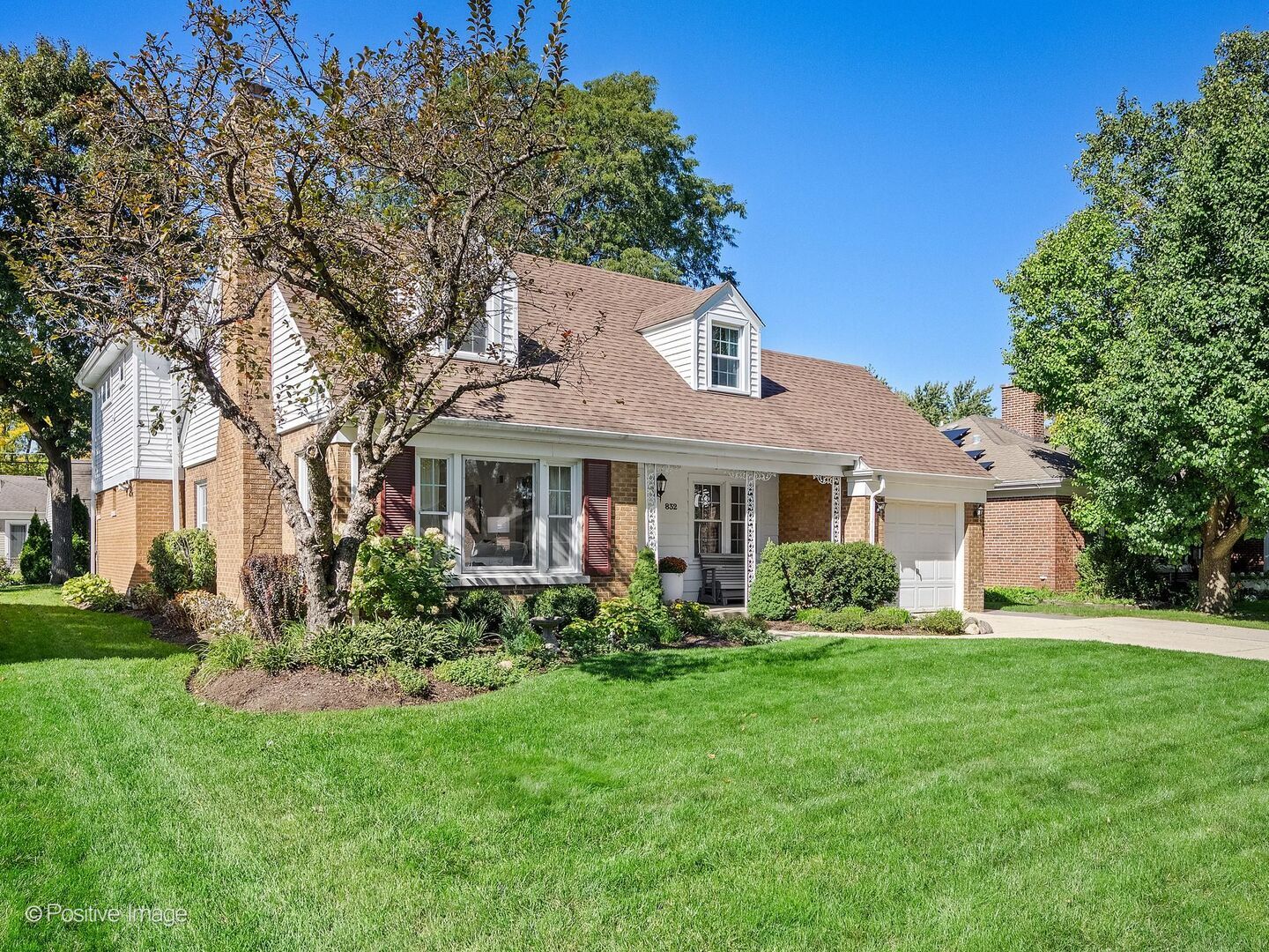 Property Photo:  832 Sherwood Road  IL 60526 