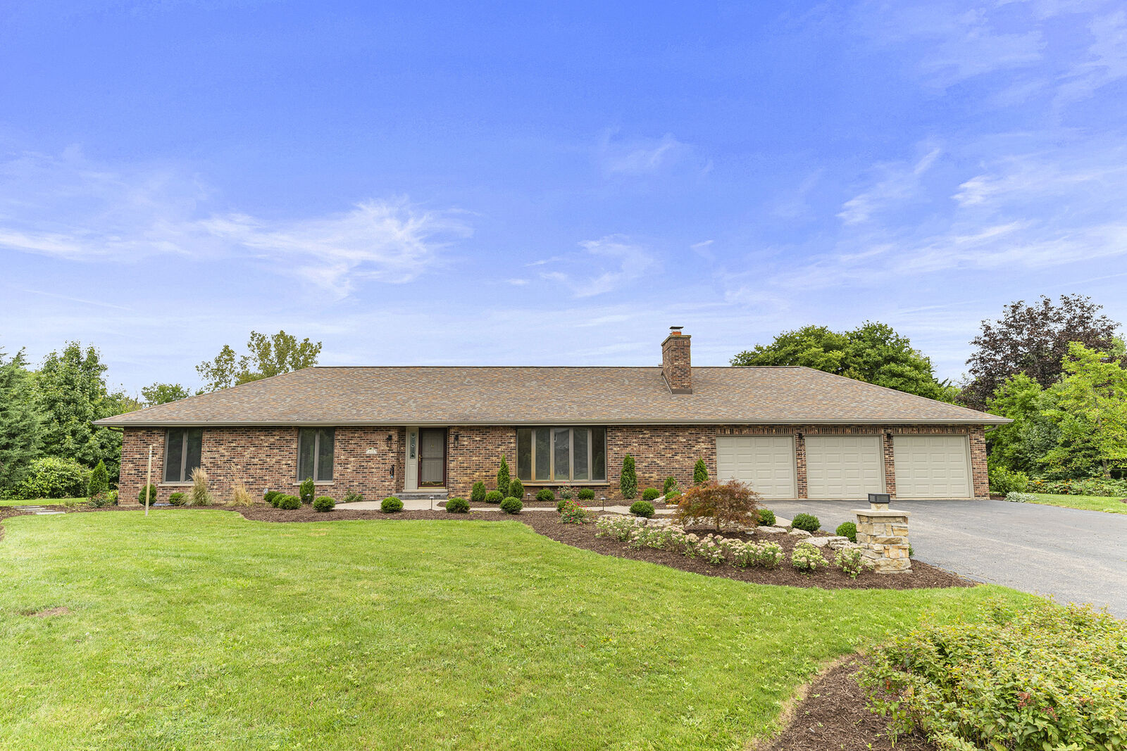 Property Photo: 412 Bramble Lane IL 60010