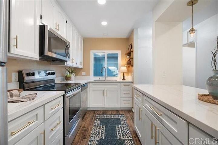 Property Photo: 328 Winsome Place CA 92024