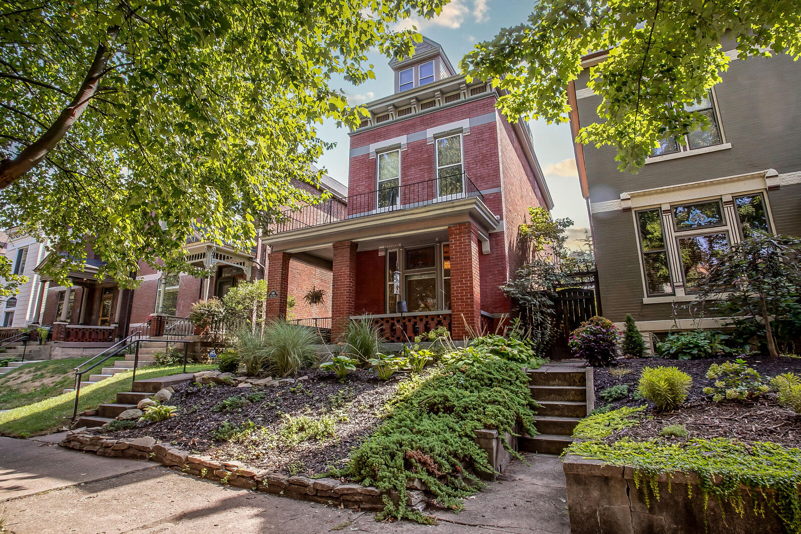 Property Photo:  546 E 4th Street  KY 41071 