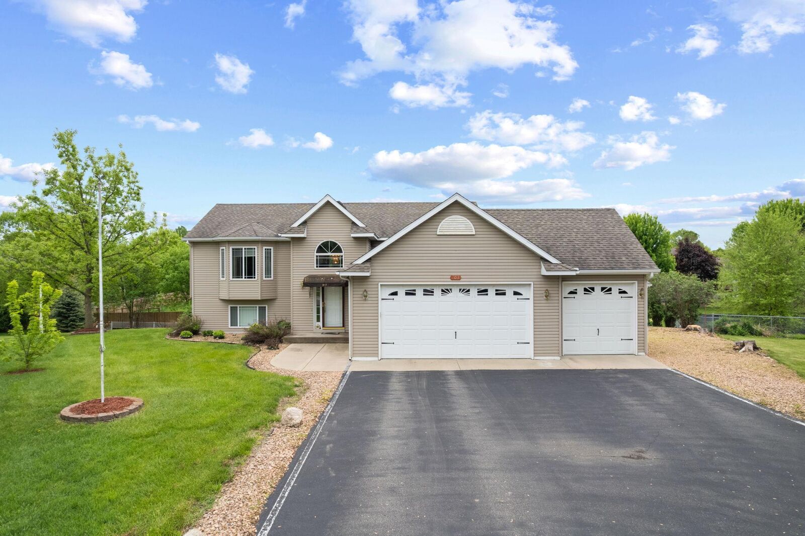 Property Photo: 103 Cedar Court MN 55358