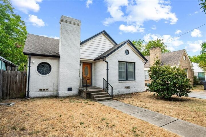 Property Photo: 2614 Roanoke Avenue TX 75235