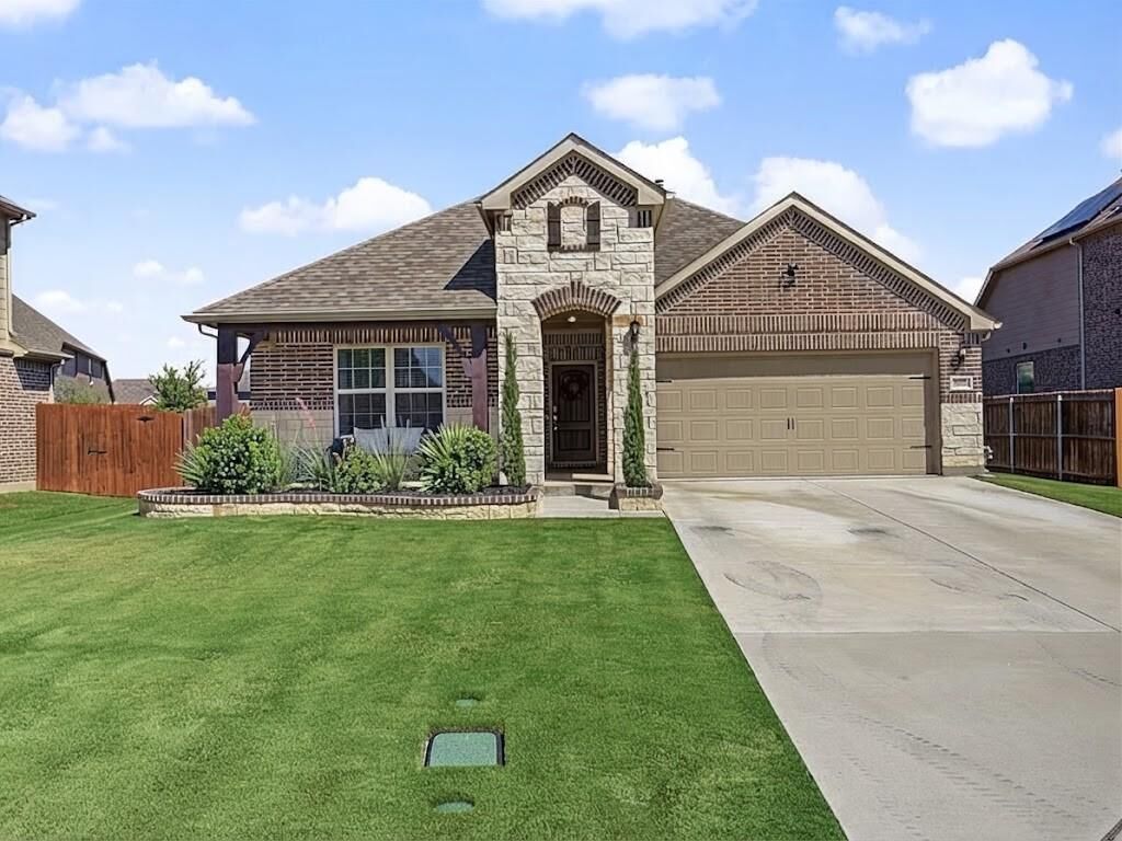 Property Photo: 804 Sweeping Butte Drive TX 76052