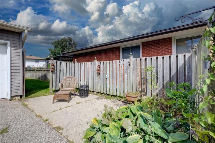 Property Photo:  30 Kingswood Drive  ON N2E 1A7 