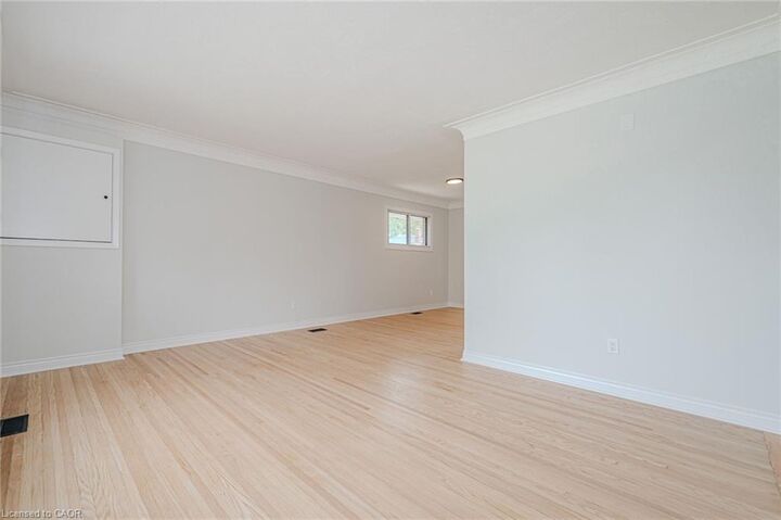 Property Photo:  38 Endfield Avenue Main  ON L8T 2L4 