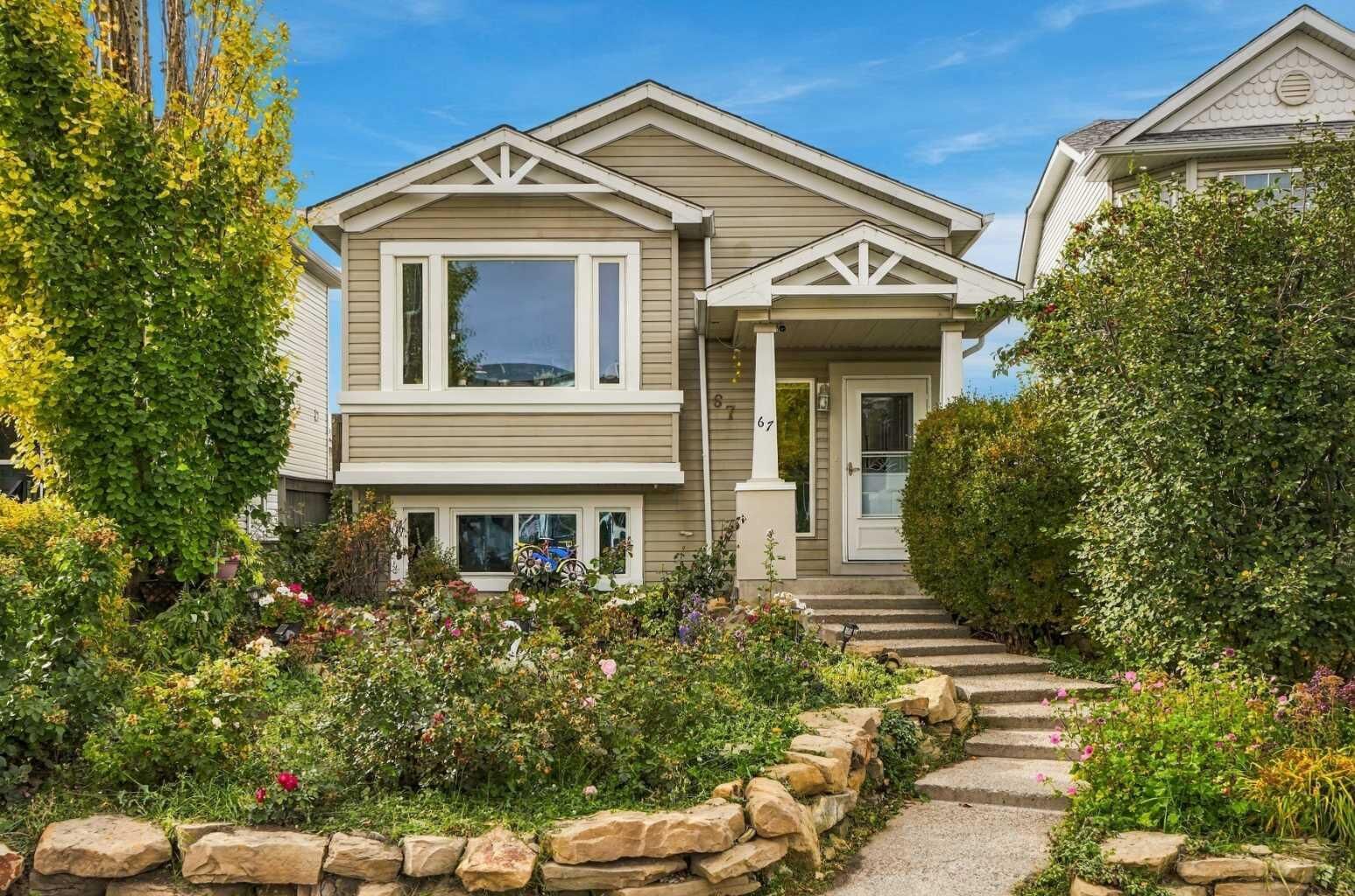 Property Photo:  67 Martin Crossing Close NE  AB T3J 3S2 