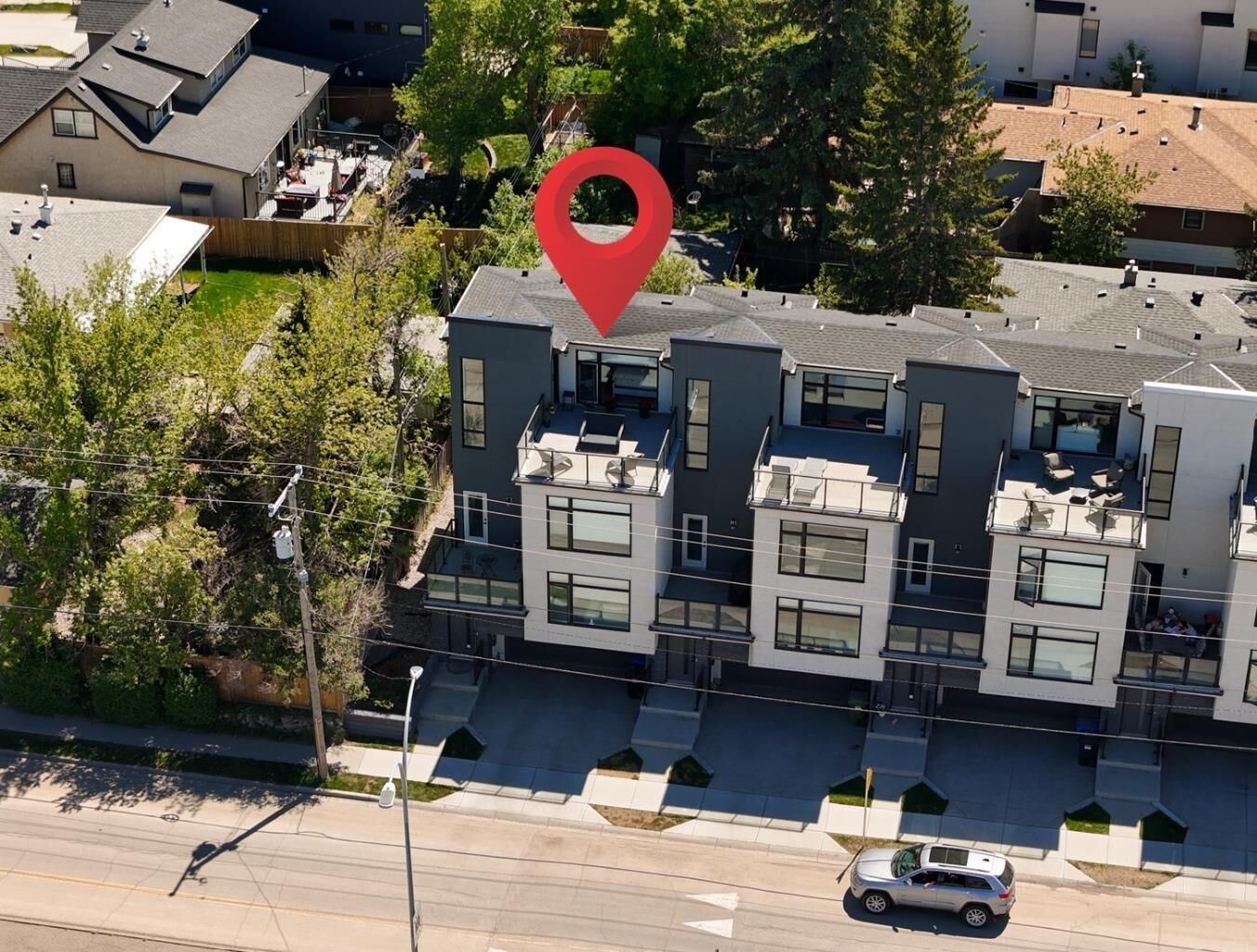 Property Photo:  2851 12 Avenue SW  AB T3C 3Y7 