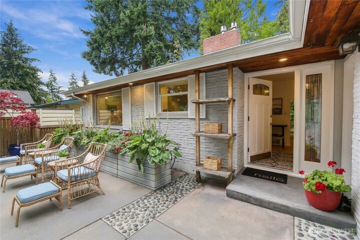 Property Photo:  8515  27th Avenue NE  WA 98115 