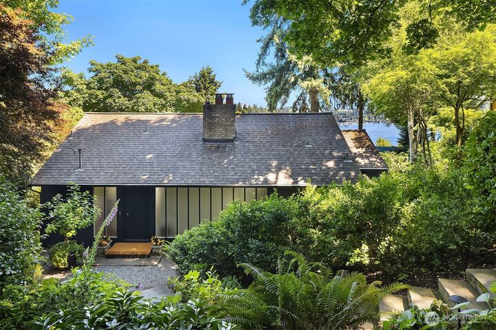 Property Photo:  602  Upland Road  WA 98039 