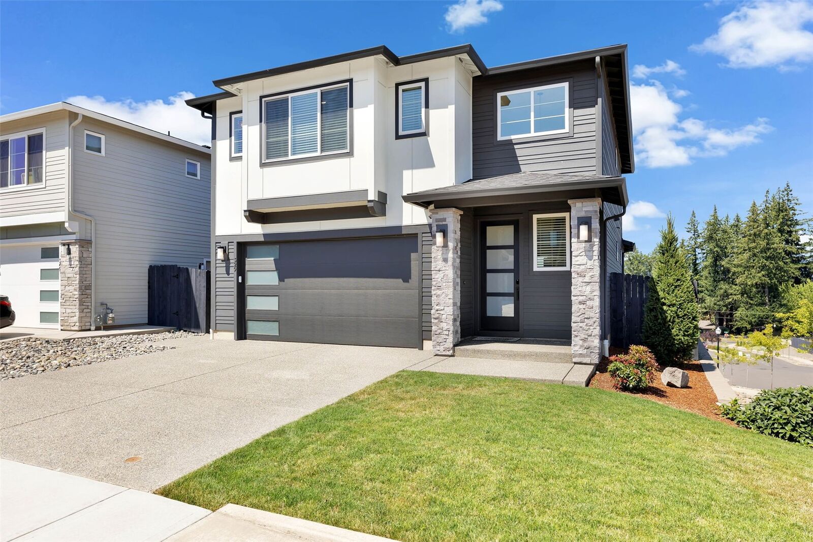 Property Photo:  329 W Laurel Street  WA 98671 