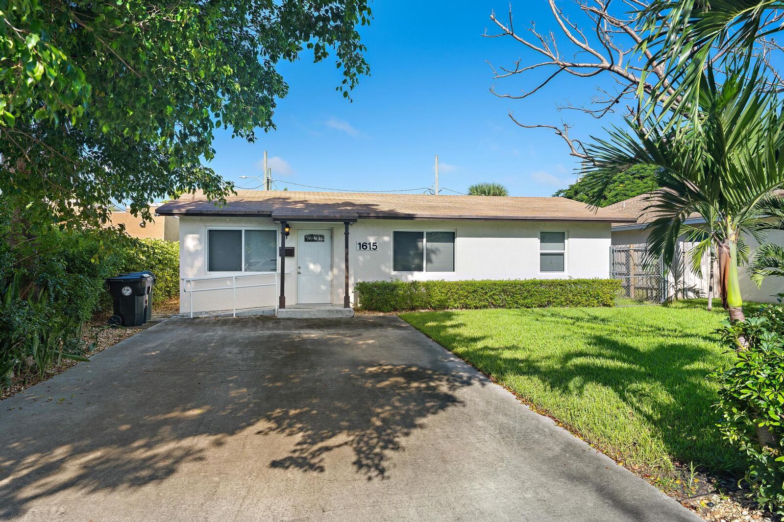 Property Photo:  1615 S N Street  FL 33460 