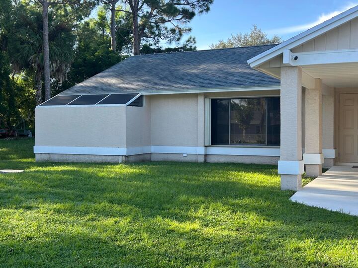 Property Photo: 934 SE Atlantus Avenue FL 34983