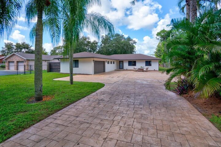 Property Photo:  5139 1st Road  FL 33467 