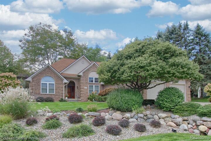 Property Photo:  4717 Scots Way  MI 48130 