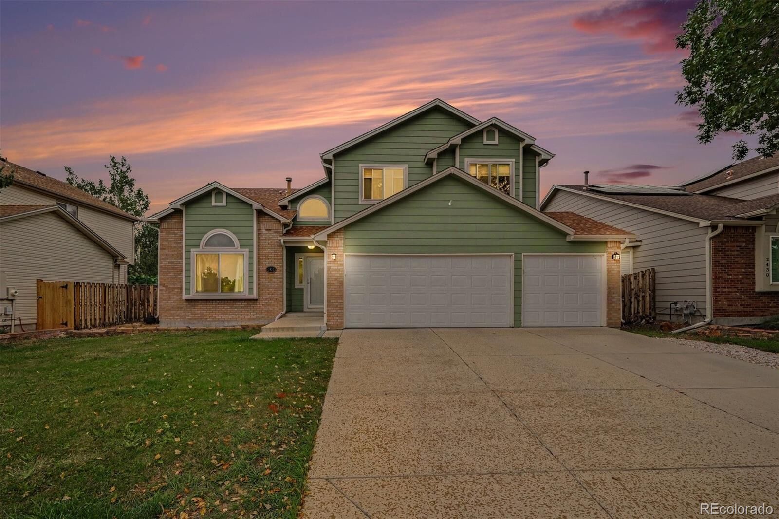 Property Photo: 2424 S Salida Way CO 80013