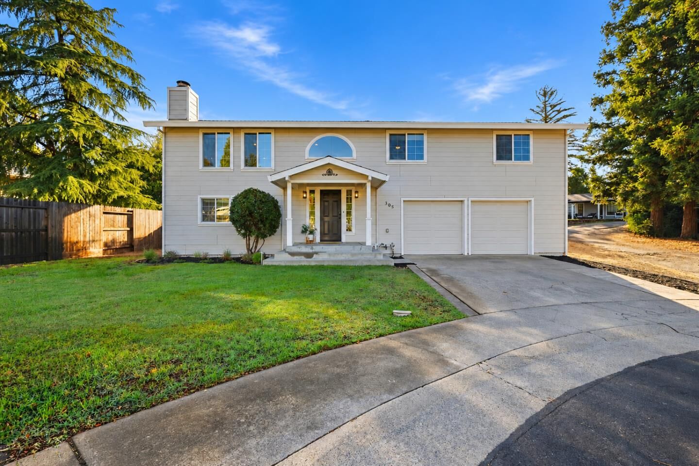 Property Photo: 305 Castle Court CA 95678