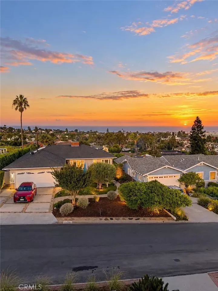 Property Photo:  205 Via Los Altos  CA 90277 