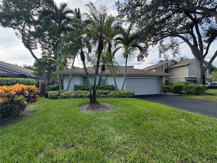 Property Photo: 76 Ivy Rd FL 33021