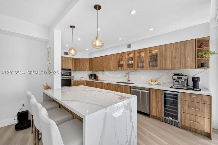 Property Photo:  3370 Hidden Bay Dr 2410  FL 33180 