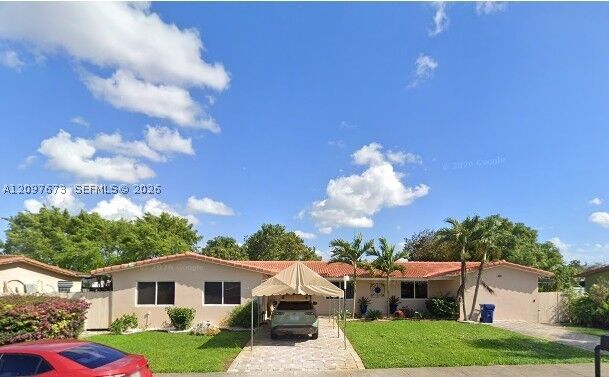Property Photo:  405 SW 106th Ave  FL 33174 