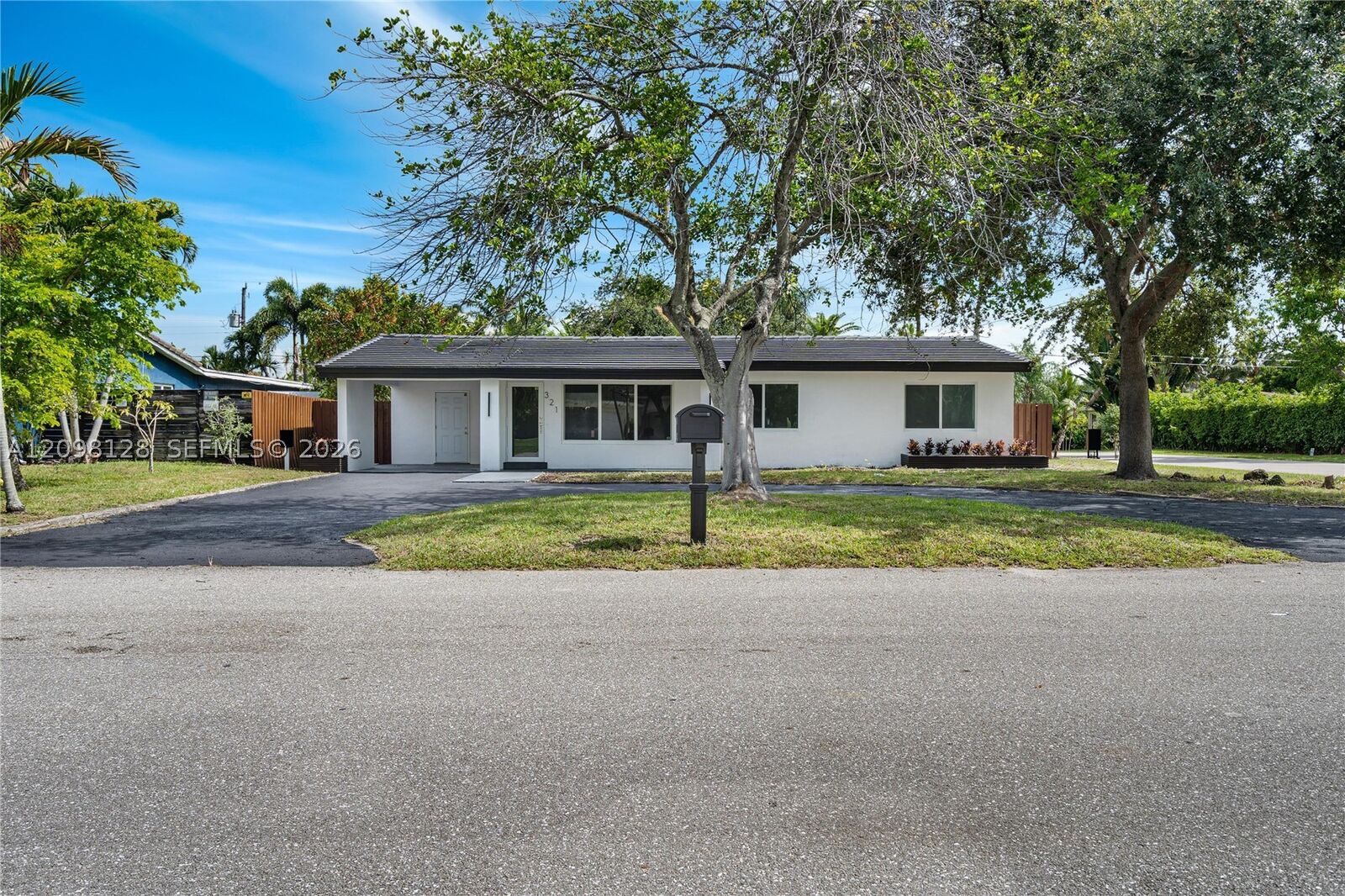 Property Photo: 321 NW 36th St FL 33309
