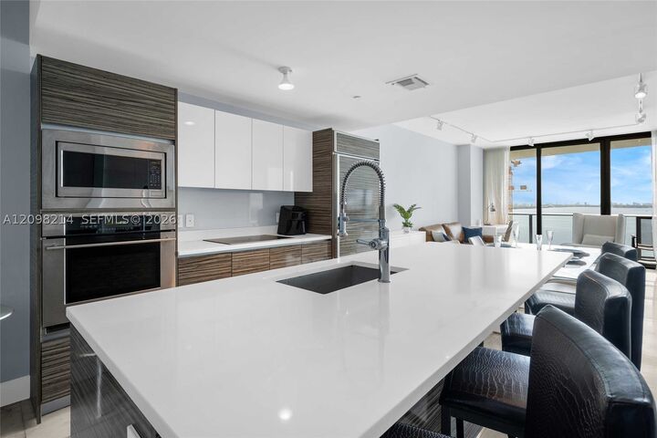 Property Photo:  460 NE 28th St 1104  FL 33137 