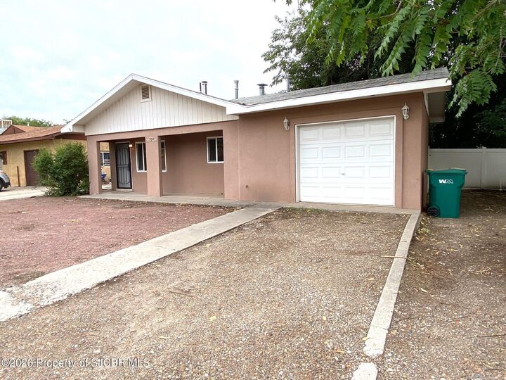 Property Photo: 709 W Apache Street NM 87401