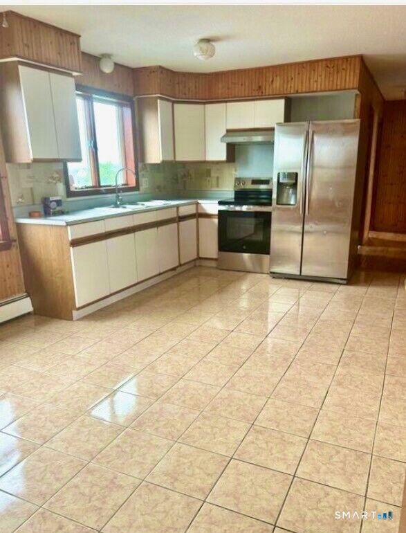 Property Photo:  204 Booth Street  CT 06053 