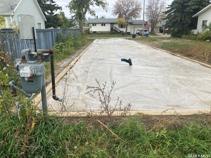 Property Photo:  218 4th Street N  SK S0E 1E0 