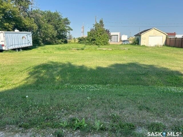 Property Photo:  100 And 102 Edward Street  SK S0K 3L0 