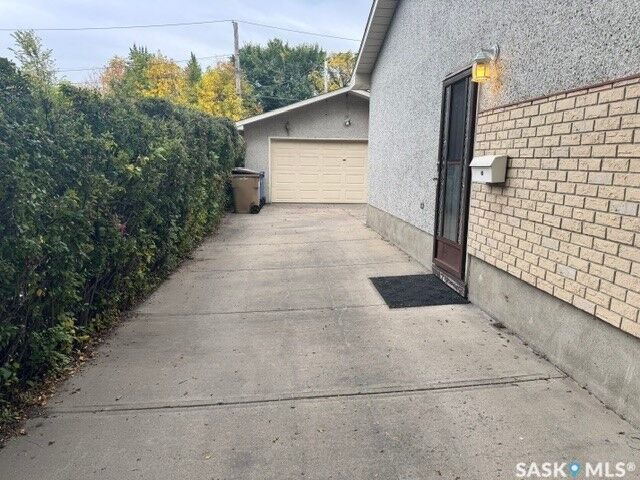 Property Photo:  147 Woodward Avenue  SK S4R 3H5 