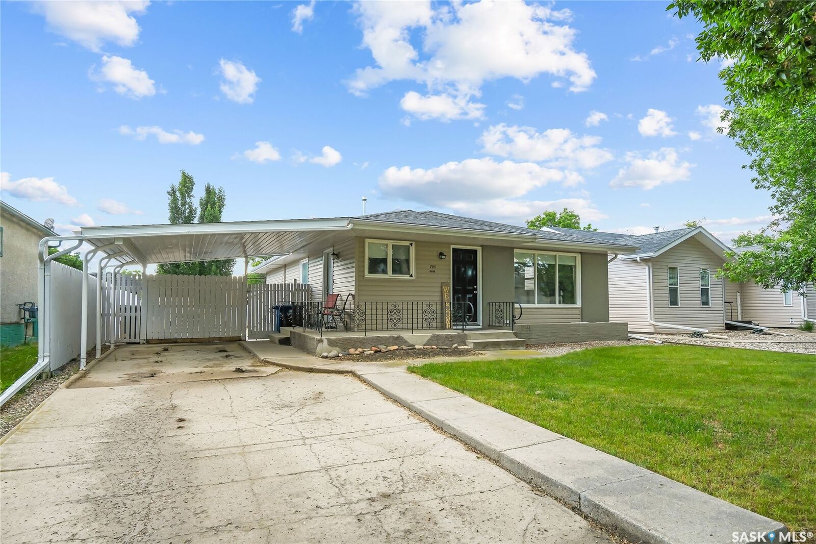 Property Photo:  705 King Street  SK S0L 2V0 