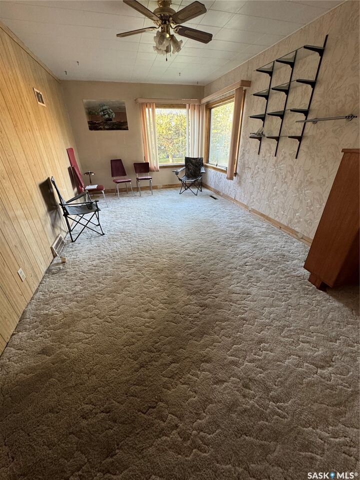 Property Photo:  67 3rd Street E  SK S0J 0G0 