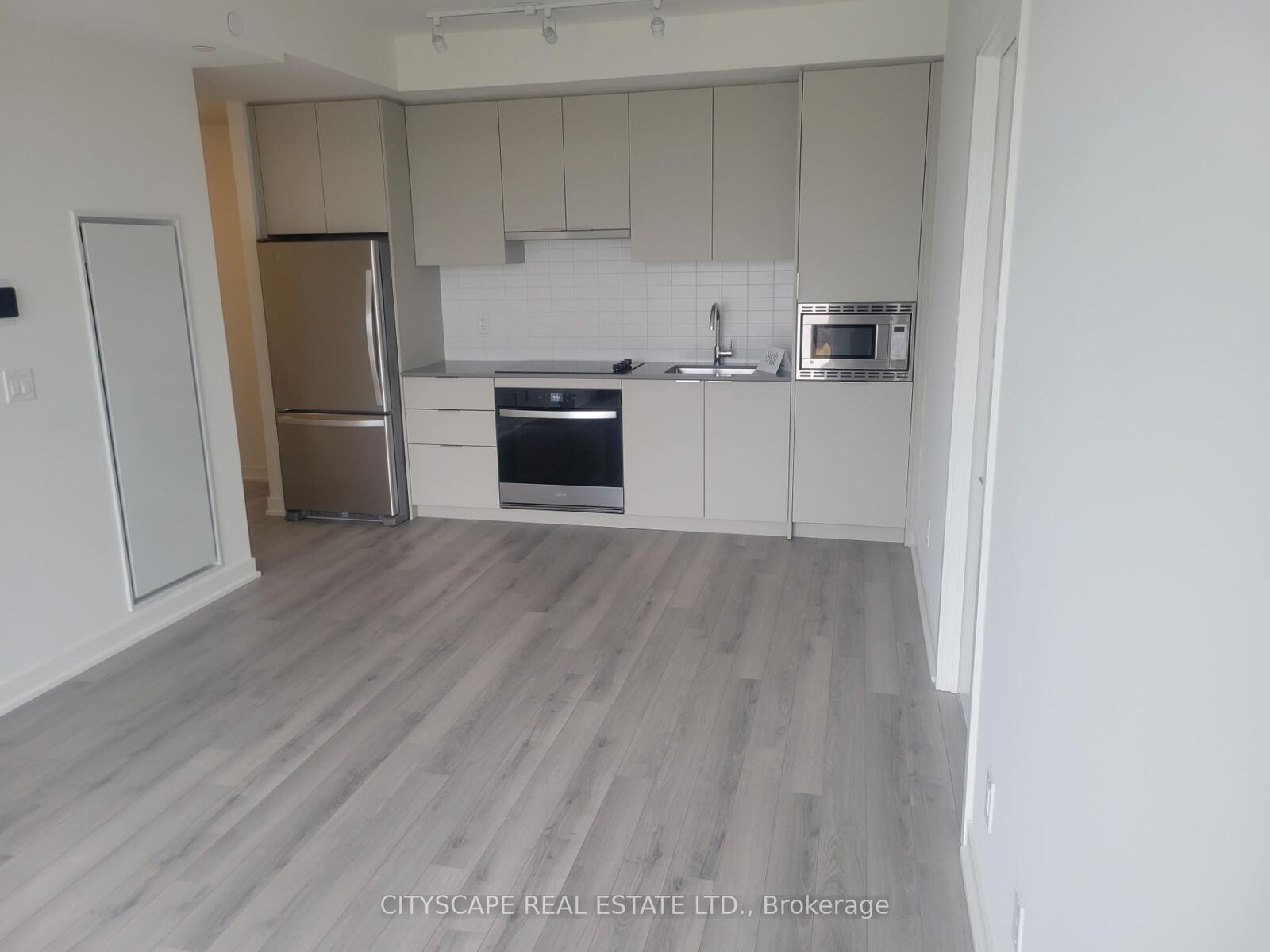 Property Photo:  3071 Trafalgar Road 603  ON L6H 8C5 