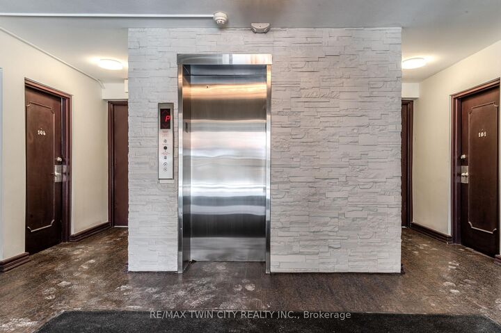 Property Photo:  200 Charlton Avenue E 303  ON L8N 1Z1 