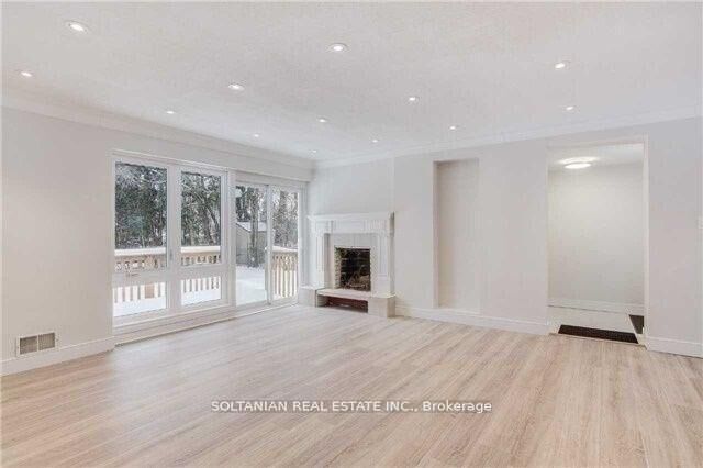 Property Photo:  44 Tremont Crescent  ON M3B 2S2 