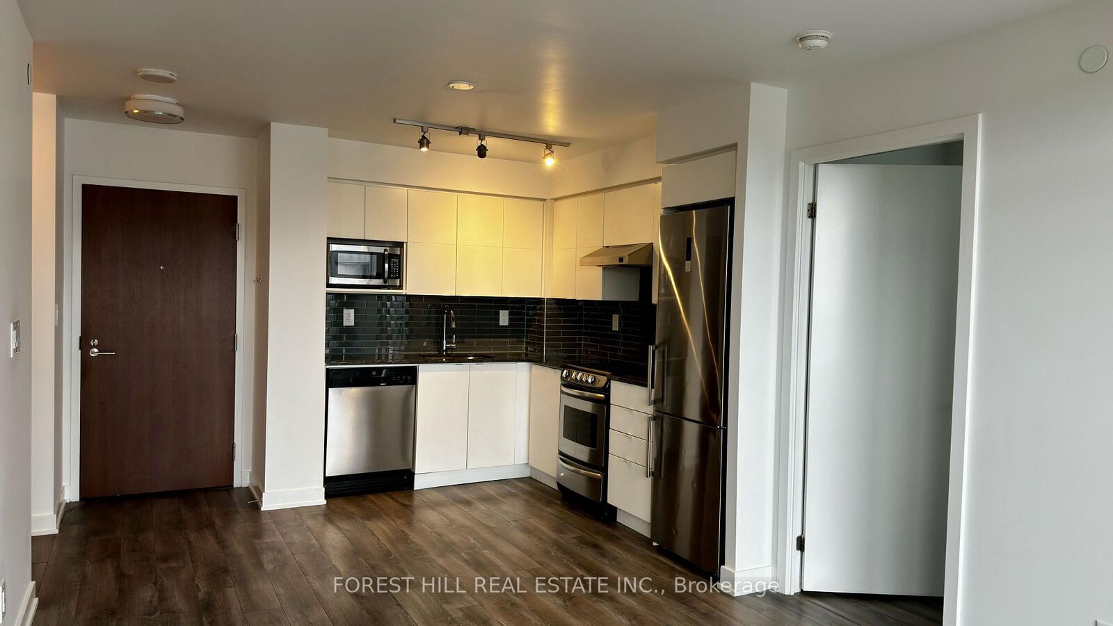 Property Photo:  160 Flemington Road 1422  ON M6A 0A9 