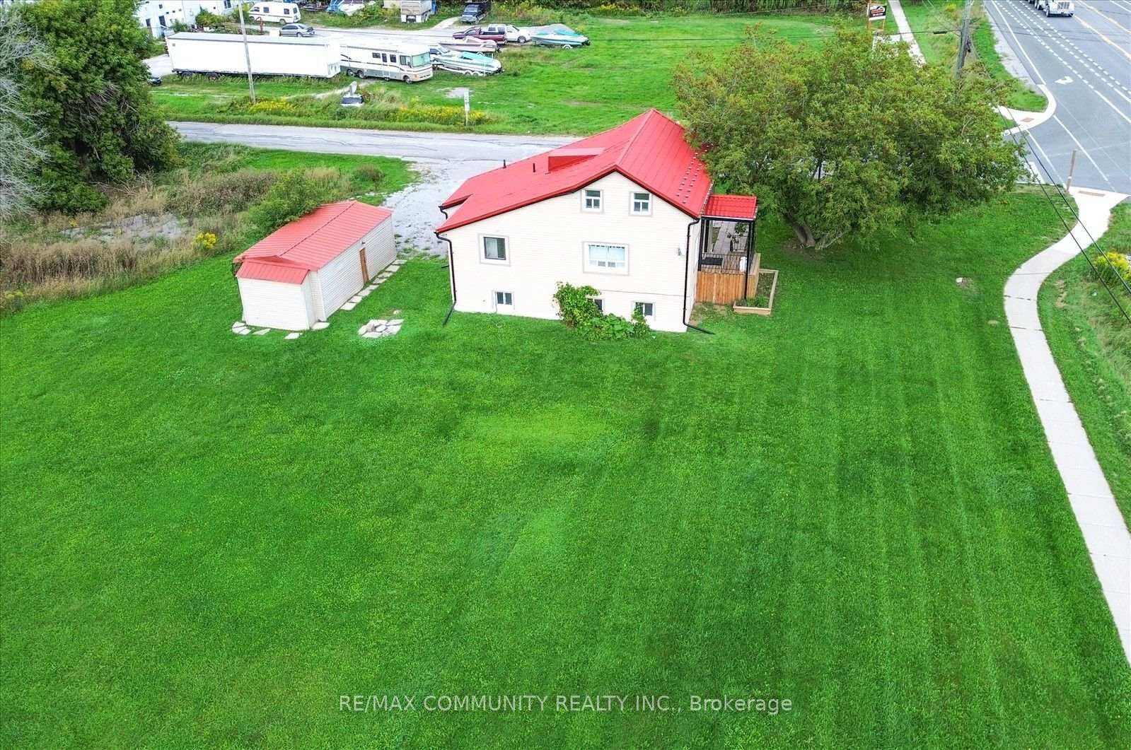 Property Photo: 6 Sunkist Road ON L0E 1N0