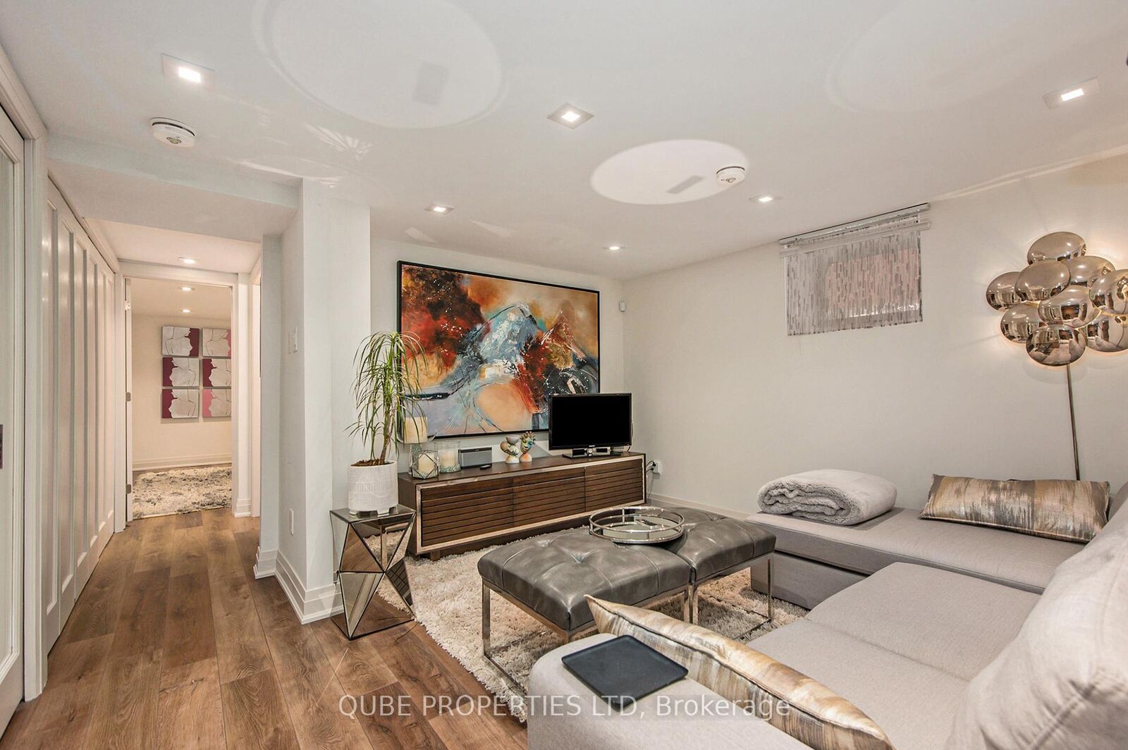 Property Photo:  116 Cartier Street C  ON K2P 1K5 