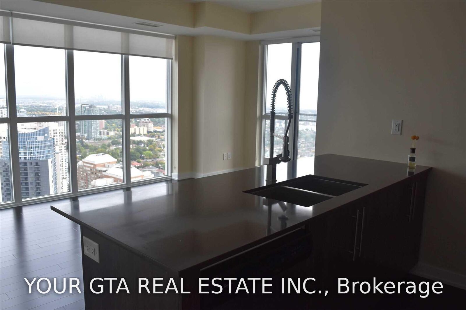 Property Photo:  4011 Brickstone Mews 4107  ON L5B 0J7 