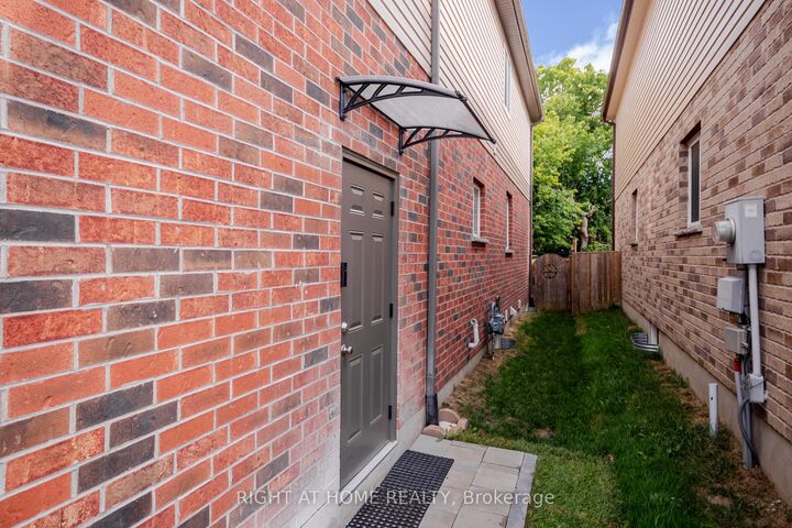 Property Photo:  1253 Howlett Circle  ON N5X 0K5 