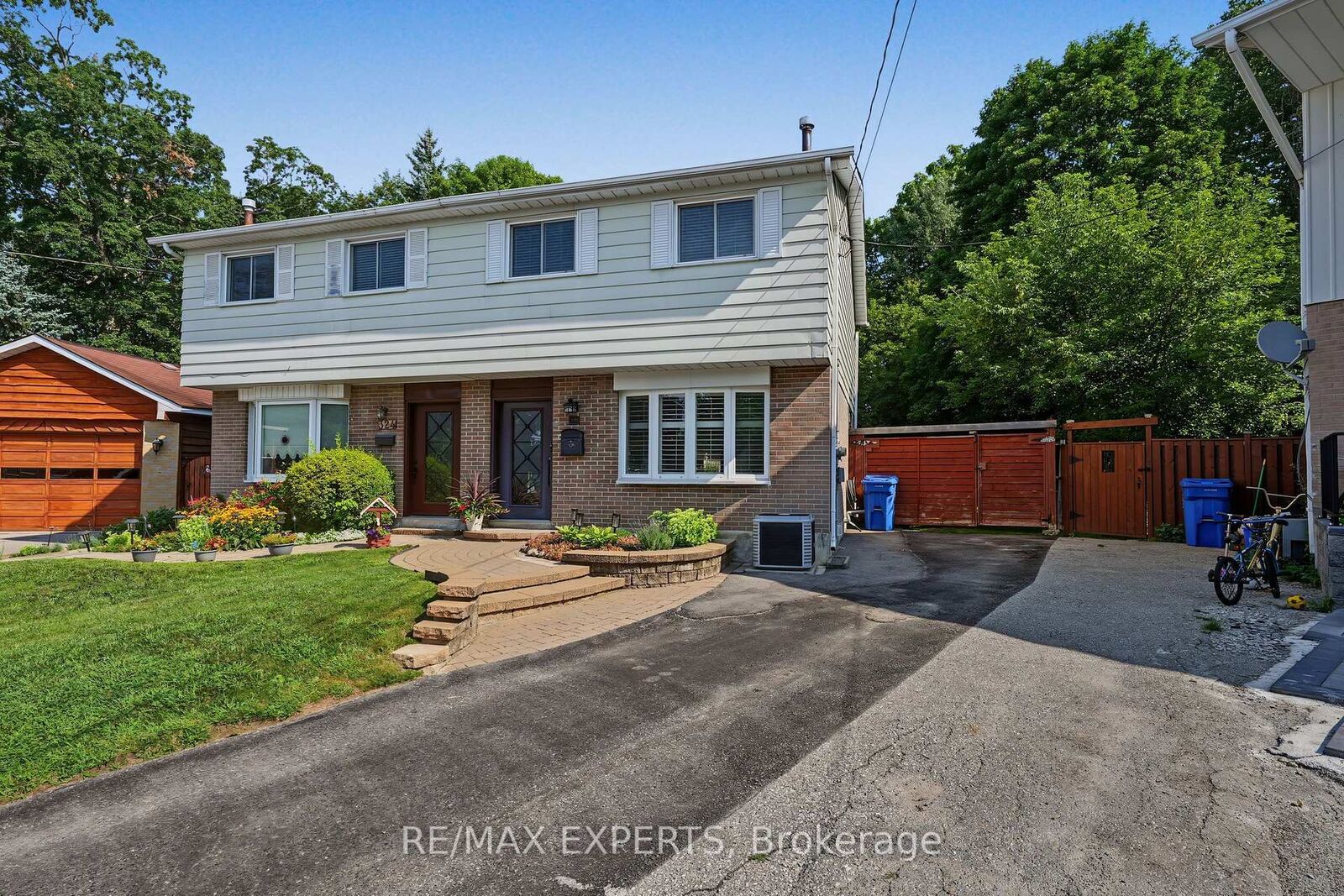 Property Photo:  326 Oakwood Court  ON L3Y 3C8 