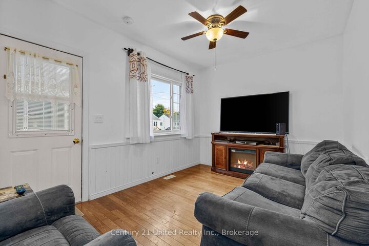 Property Photo:  528 Brioux Avenue  ON K9J 4G7 