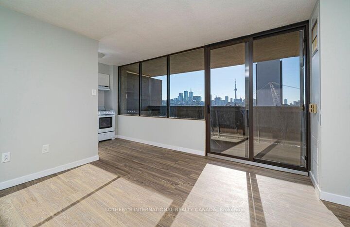 Property Photo:  720 Spadina Avenue 1004  ON M5S 2T9 