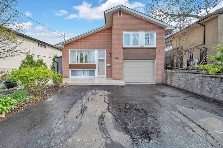 Property Photo:  122 Vista Boulevard  ON L5M 1V9 