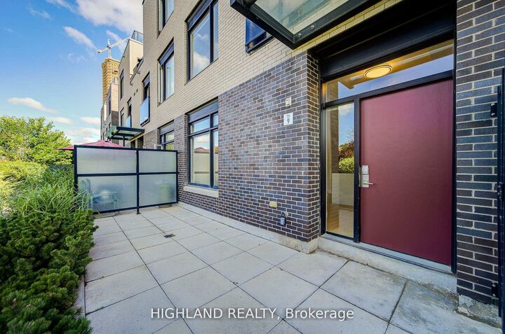 Property Photo:  4070 Parkside Village Drive 9  ON L5B 0K2 