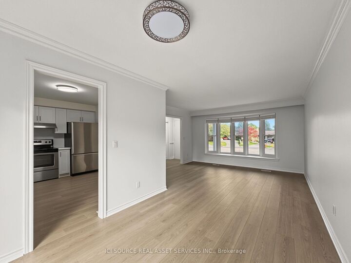 Property Photo:  42 Follett Court Upper Unit  ON L1S 4V2 