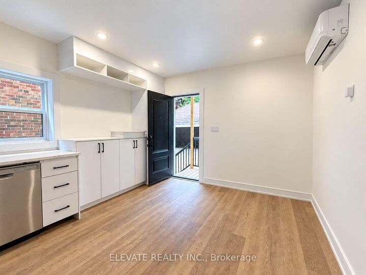 Property Photo:  76 Burnaby Boulevard 4  ON M5N 1G4 