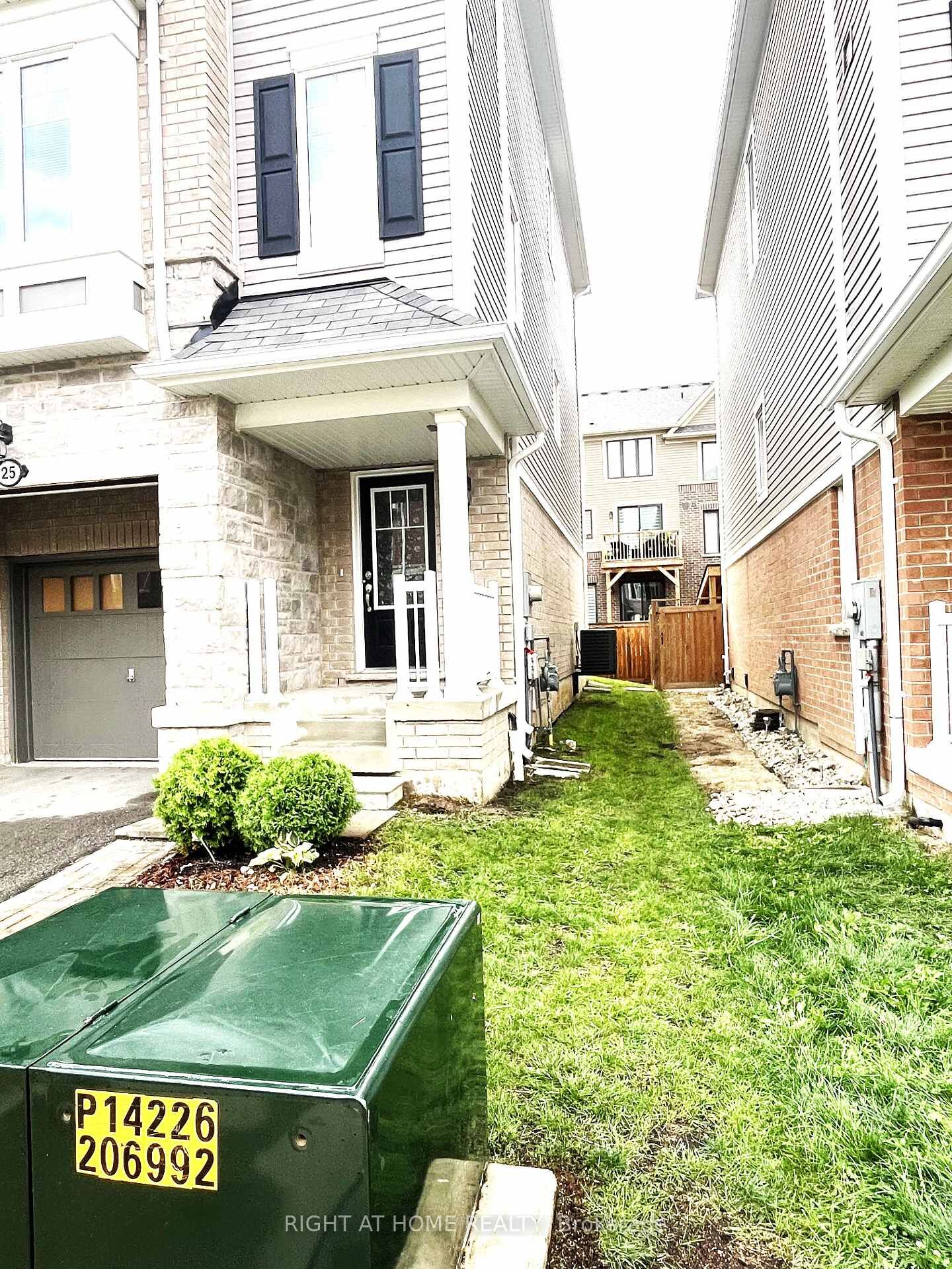 Property Photo:  25 Rapids Lane  ON L8K 0A3 